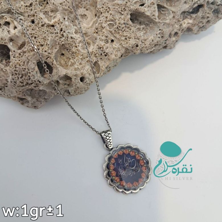 مدال‌ با زنجیر نقره دایره با حاشیه نارنجی وان یکاد