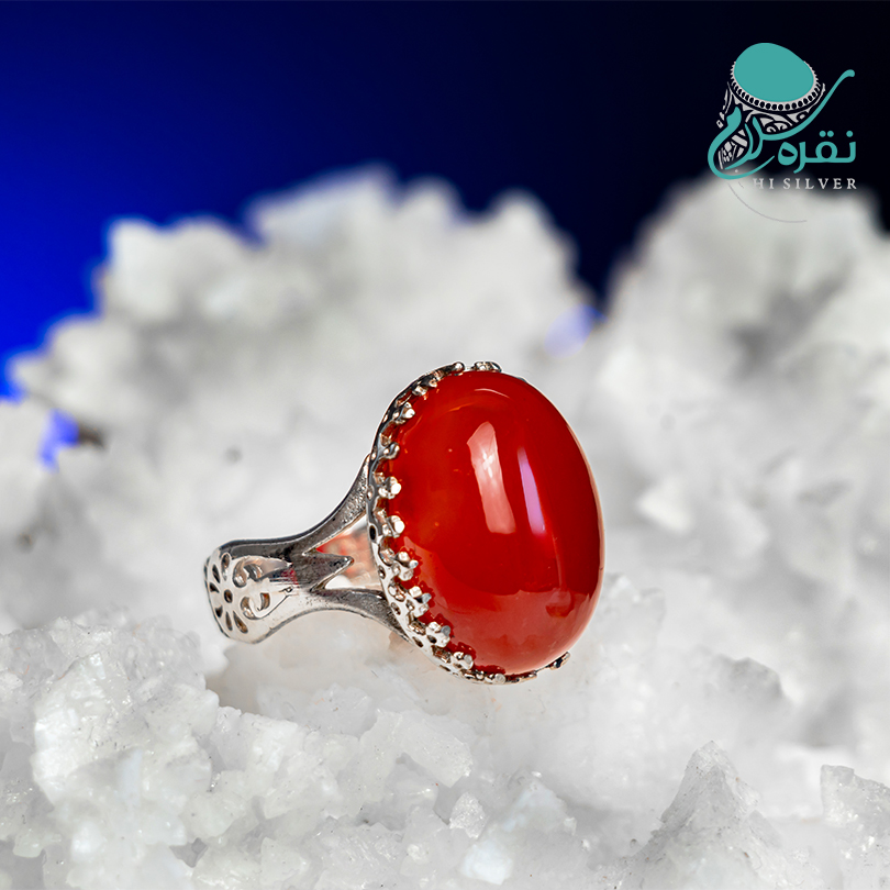 انگشتر نقره روس با رکاب نیزه ای و نگین عقیق قرمز